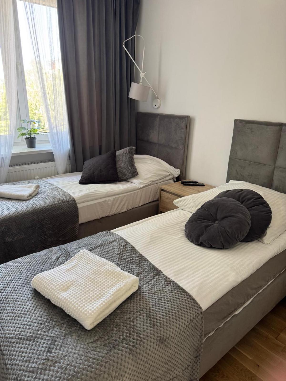 Apartment Family & Business Elegant Apartments Kck Ul Astronautow Centrum Downtown - 3 Bedroom, Bath With Hydromassage, Parking Kielce