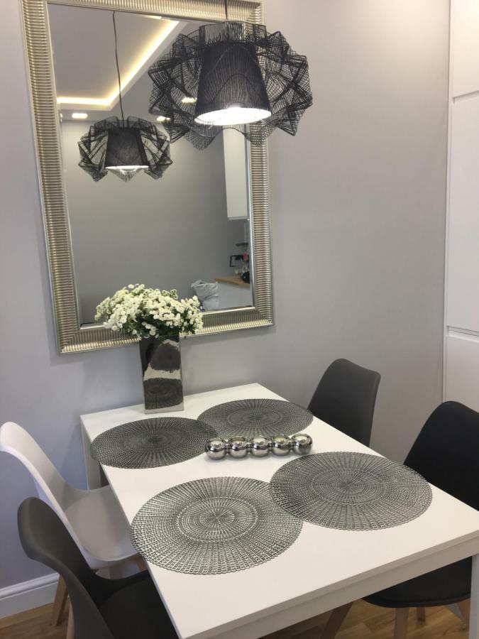 Apartment Family & Business Elegant Ul Astronautow Centrum Downtown - 3 Bedroom, Parking