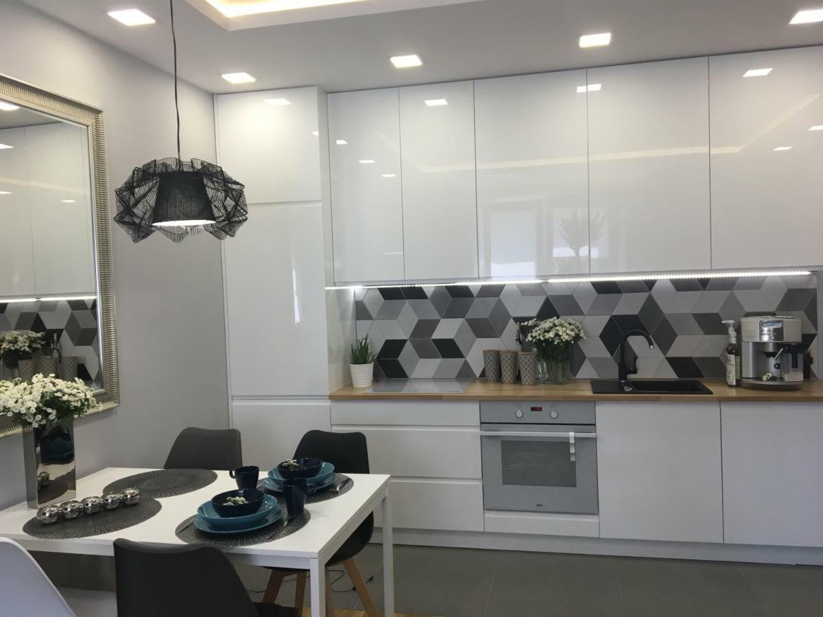 Apartment Family & Business Elegant Ul Astronautow Centrum Downtown - 3 Bedroom, Parking *